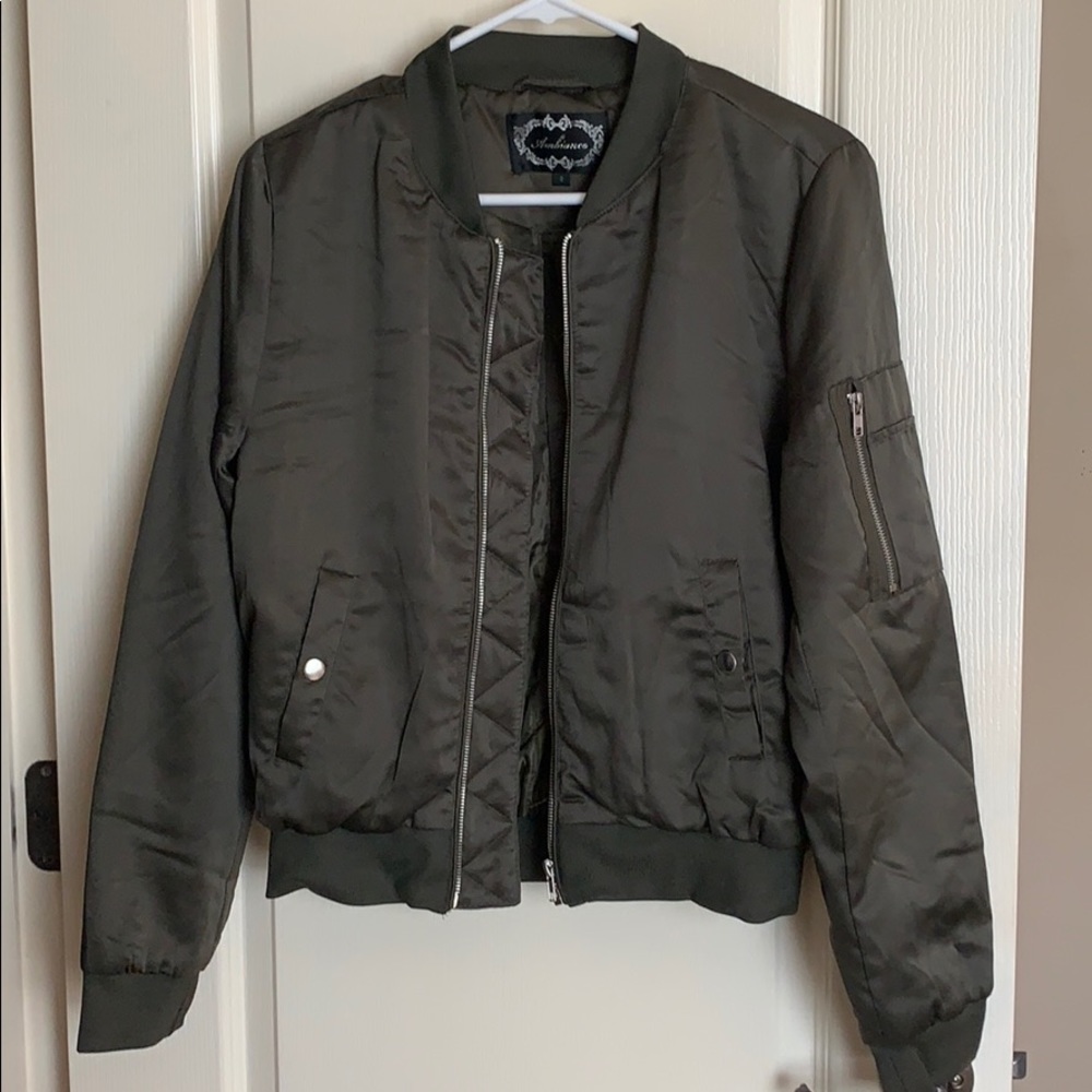 BOMBER JACKET